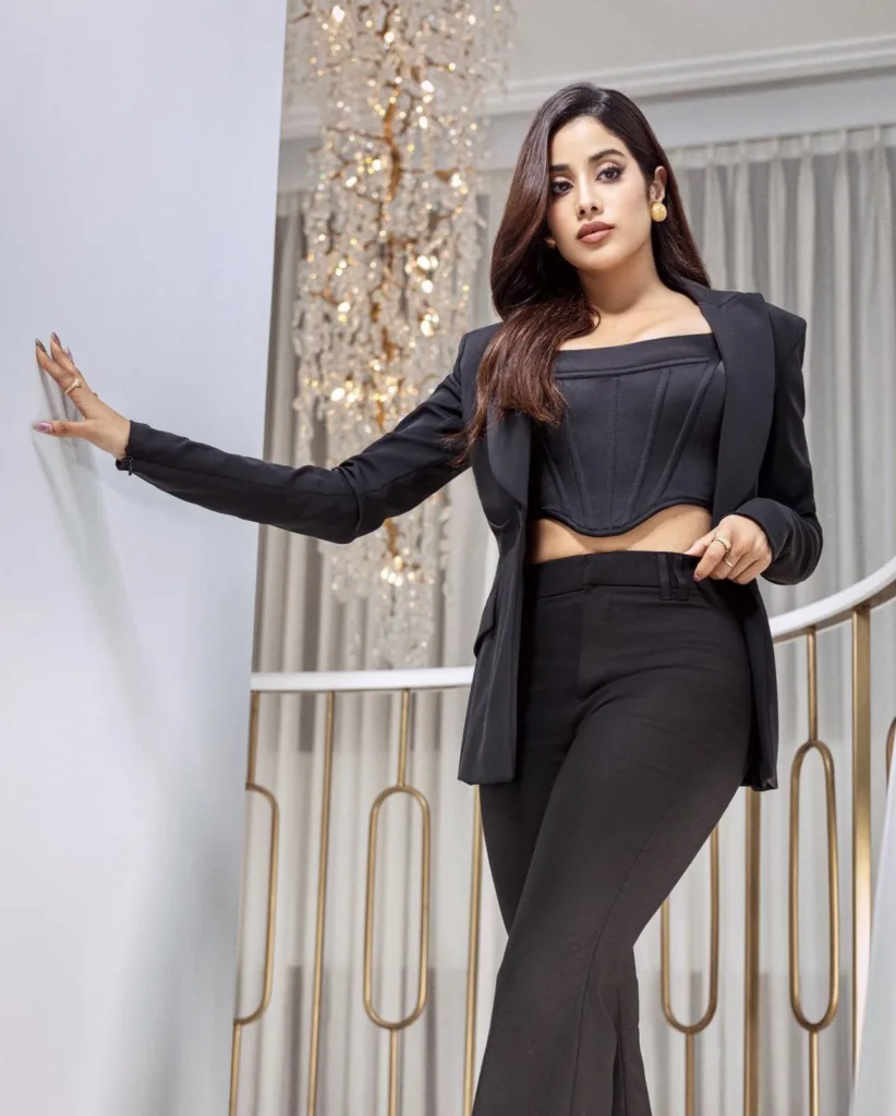 Janhvi Kapoor black dress photos