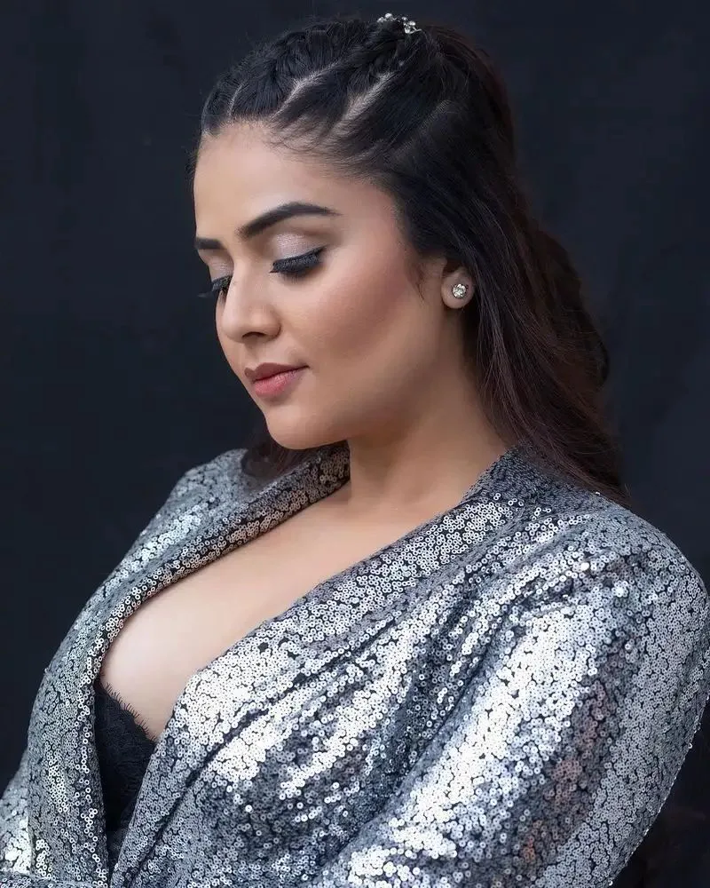 Sreemukhi 