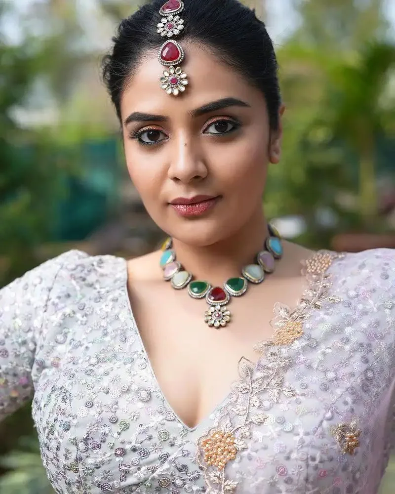 Sreemukhi 