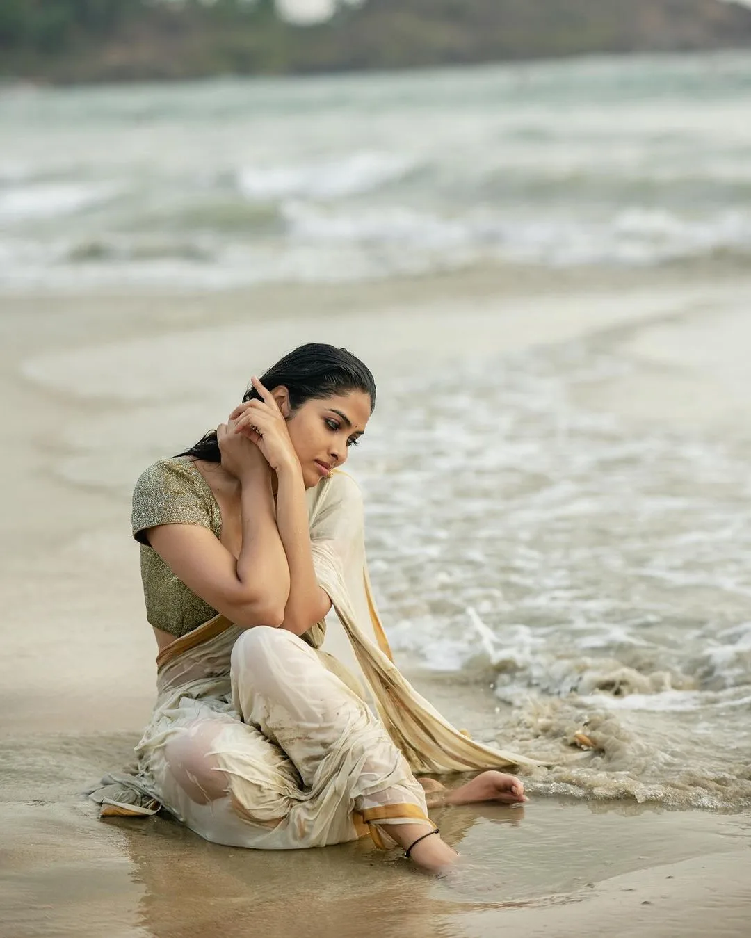 divi vadthya latest photoshoot in beach